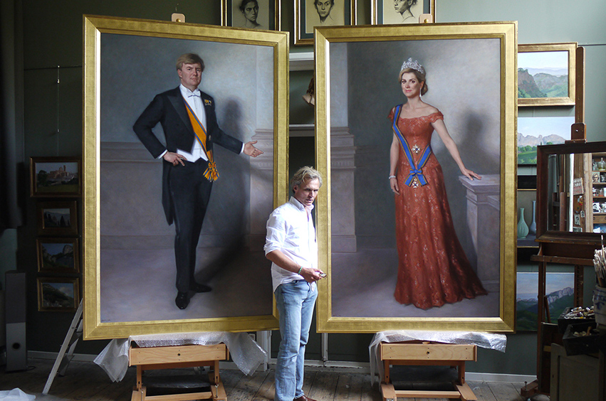 Artist Urban Larsson next to his life-size state portraits of Maxima and Willem-Alexander, which led to a much media attention.